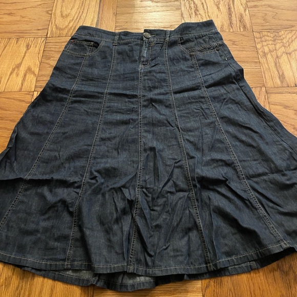 Skirts like new condition. Size and price on photo. Ask for a bundle price. - Picture 6 of 10